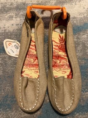 Cushe Lamu Sand Flats Size 6.5